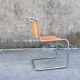 Chaise cantilever en cuir