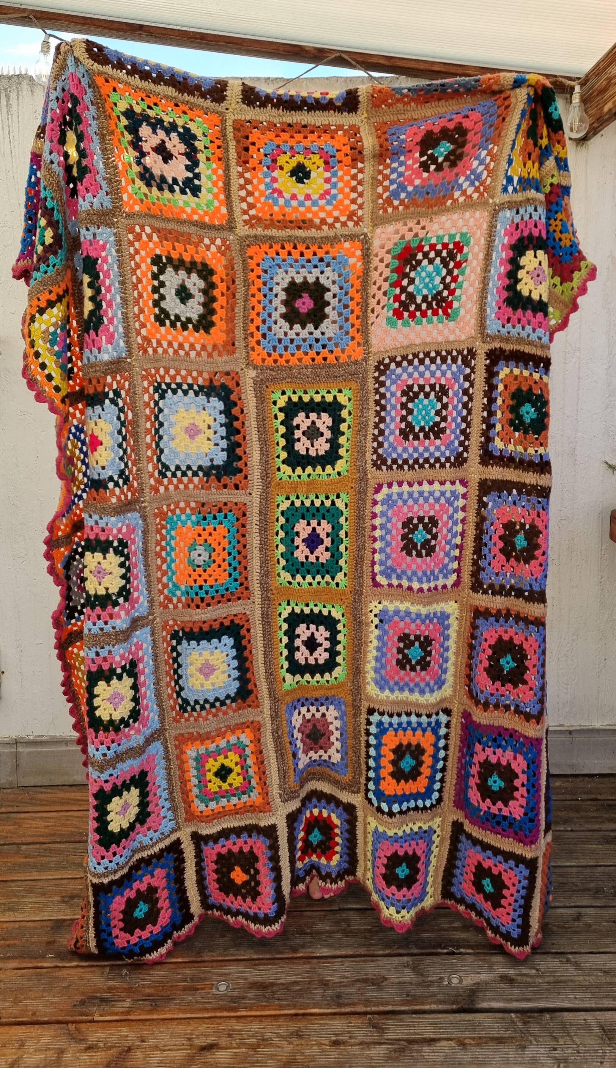 Plaid vintage au crochet multicolore motif granny