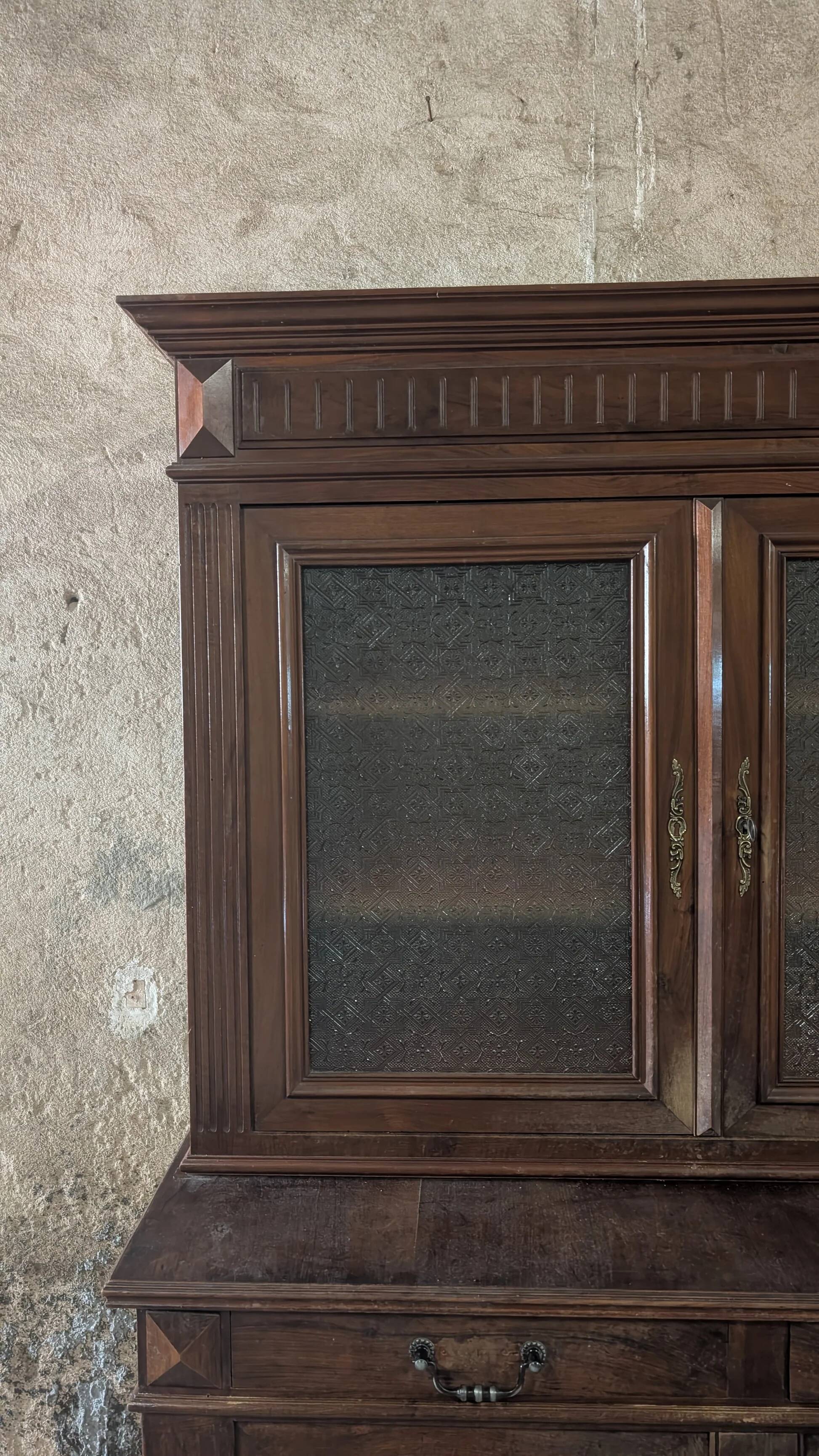 Solid wood display cabinet