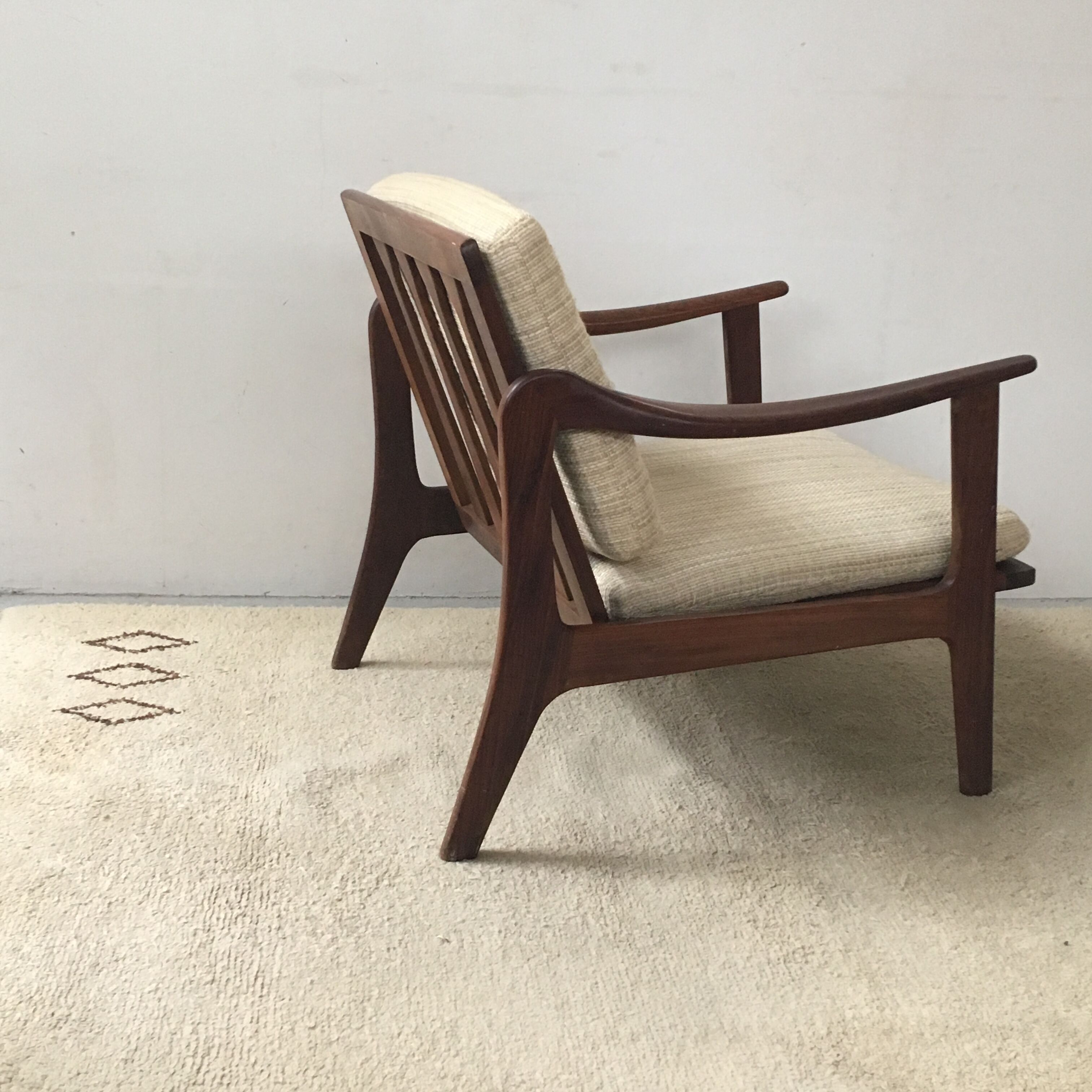 Fauteuil scandinave en palissandre