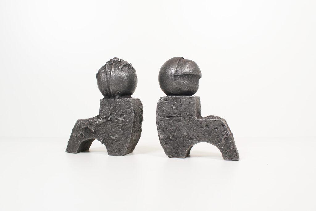 Ensemble de serre-livres en aluminium coulé brutaliste par Willy Ceysens, Belgique, années 1980.