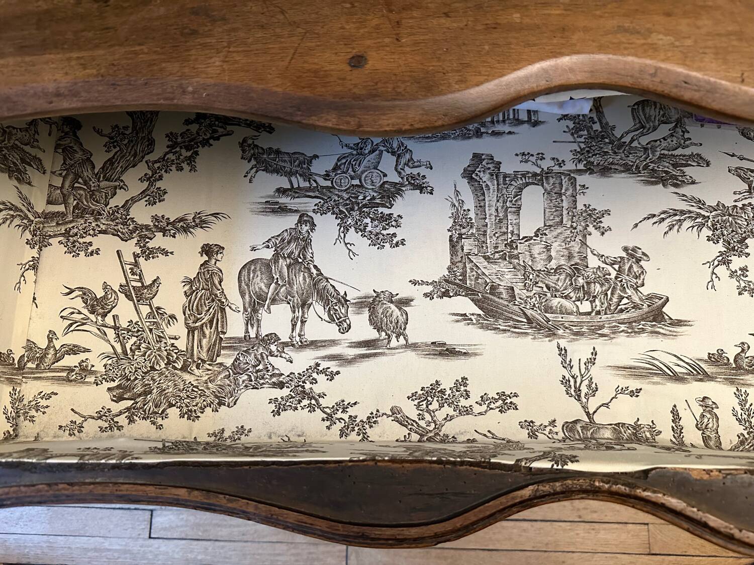 18th century walnut chest of drawers