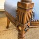 Paire de fauteuils de style Louis XVI en bois sculpté