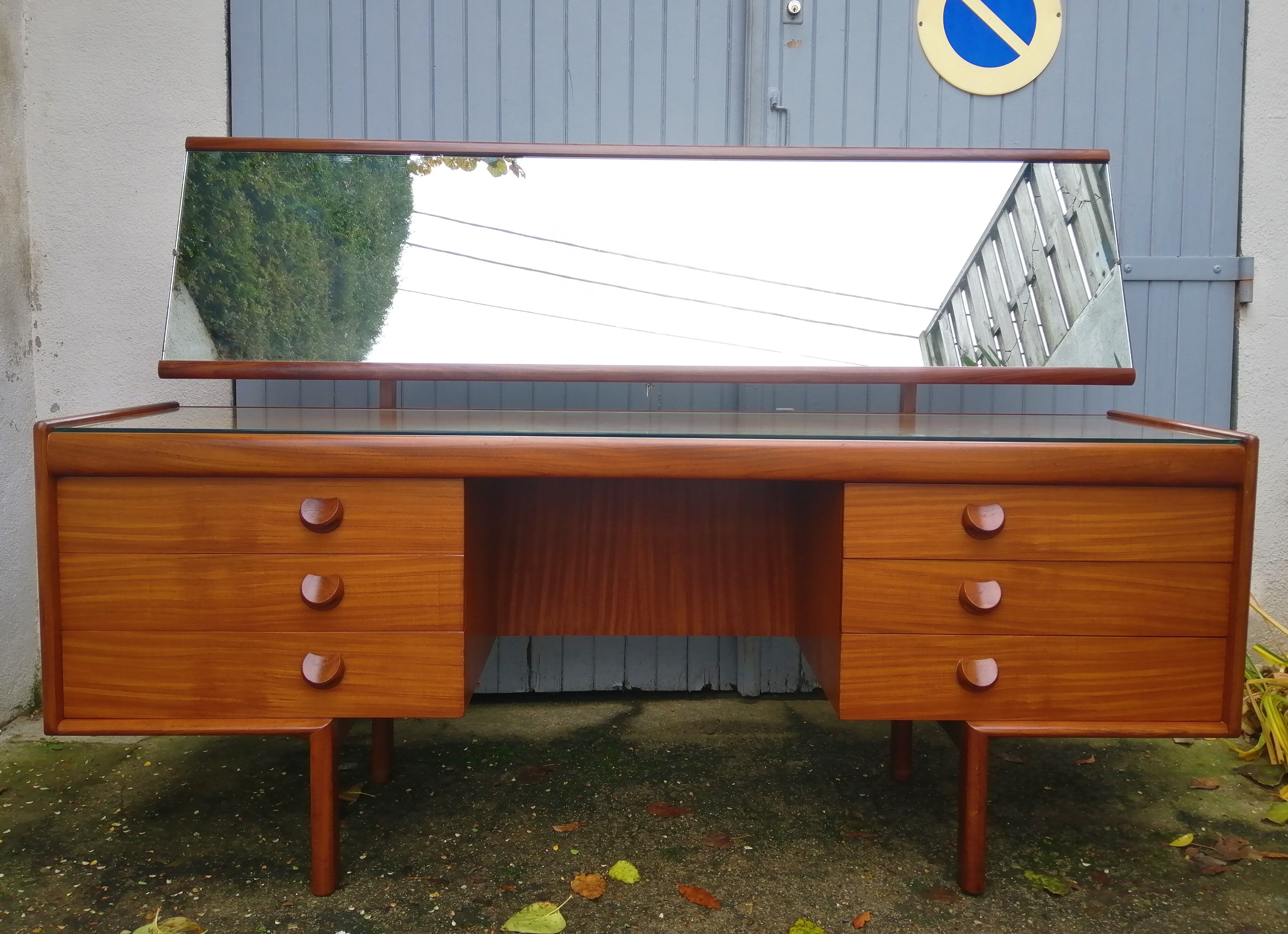 Teak dressing table from the 60s by White & Newton