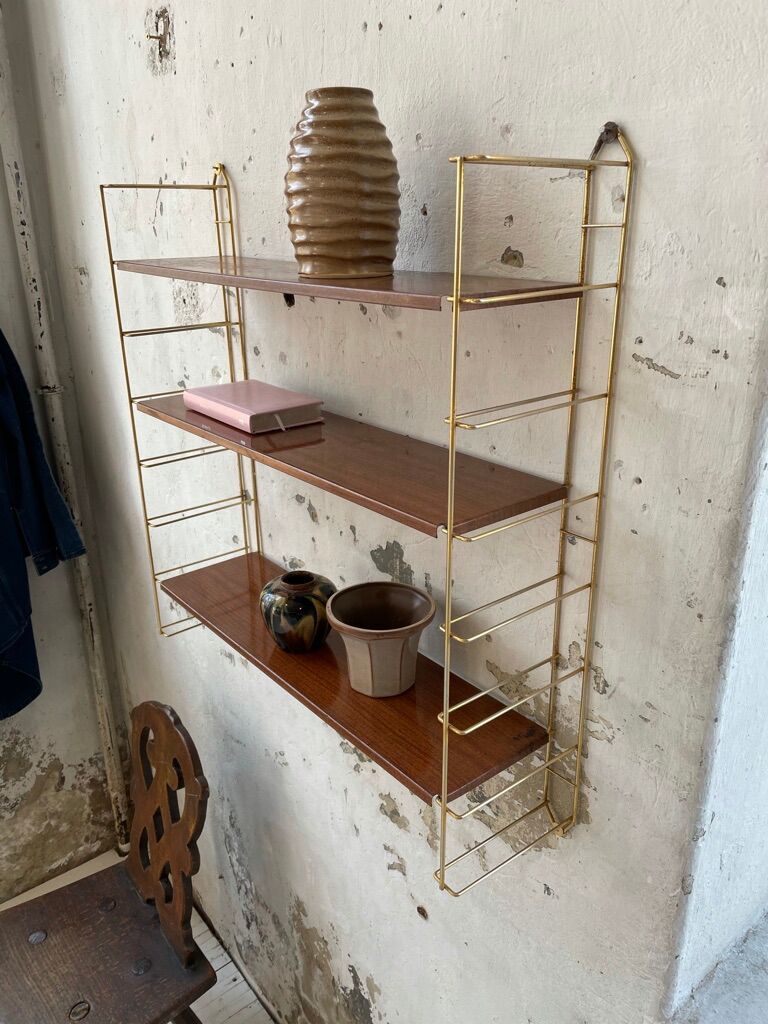 String-type wall shelf