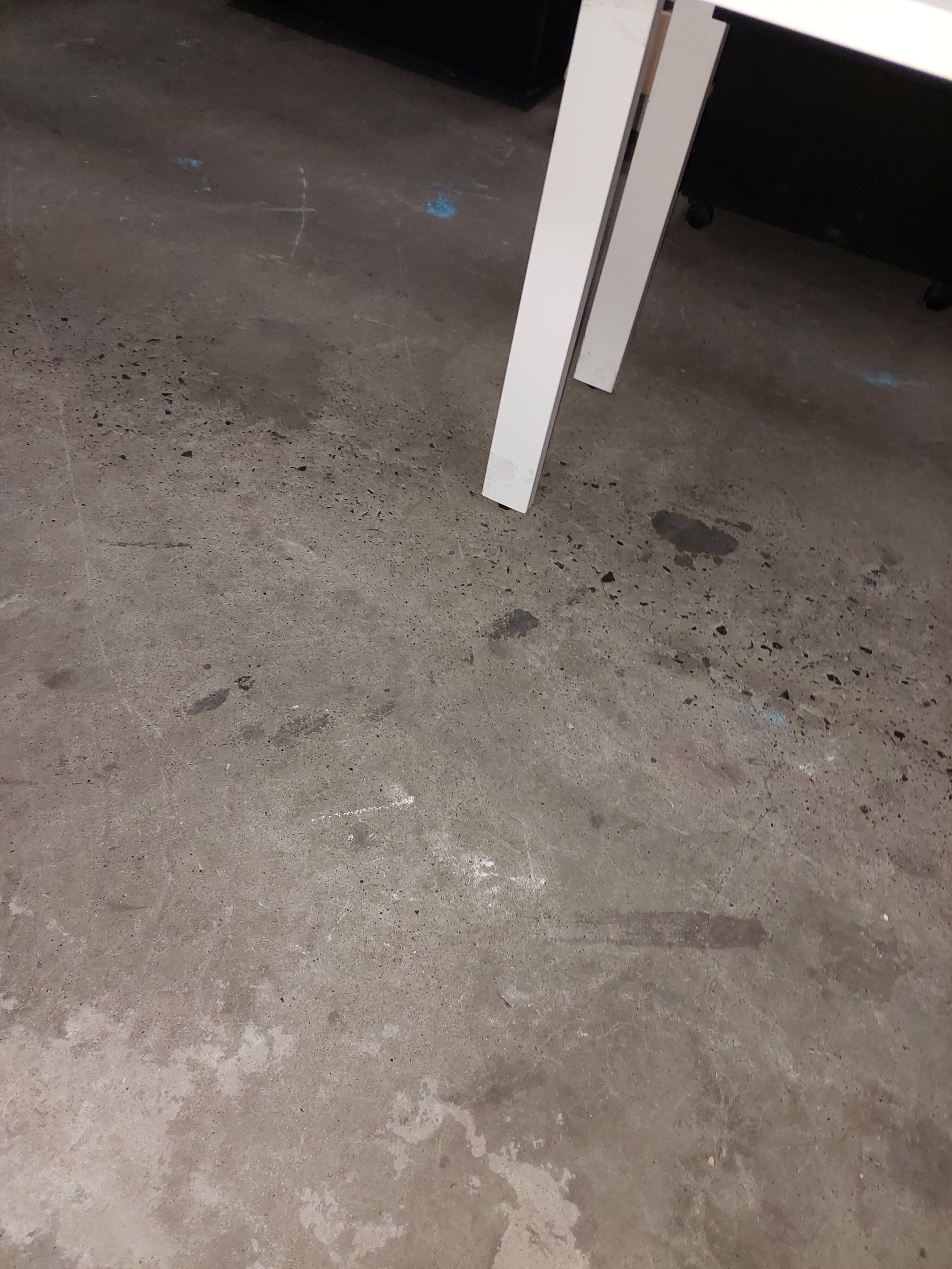 Bench desks 6 workstations with 3 removable partitions used good condition