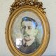 Antique medallion frame in gilded stucco with its period portrait.