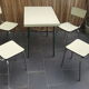 Table de cuisine avec ses chaises