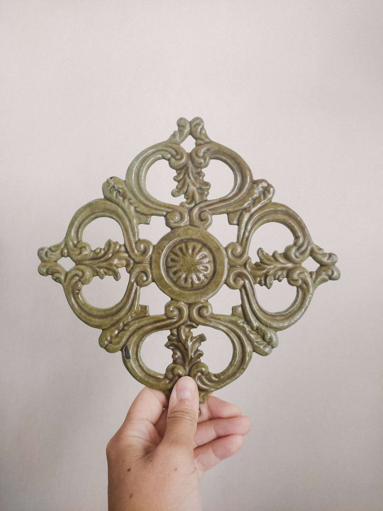 Dessous de plat vintage en fonte, émaillé vert, décoration maison de campagne, cuisine