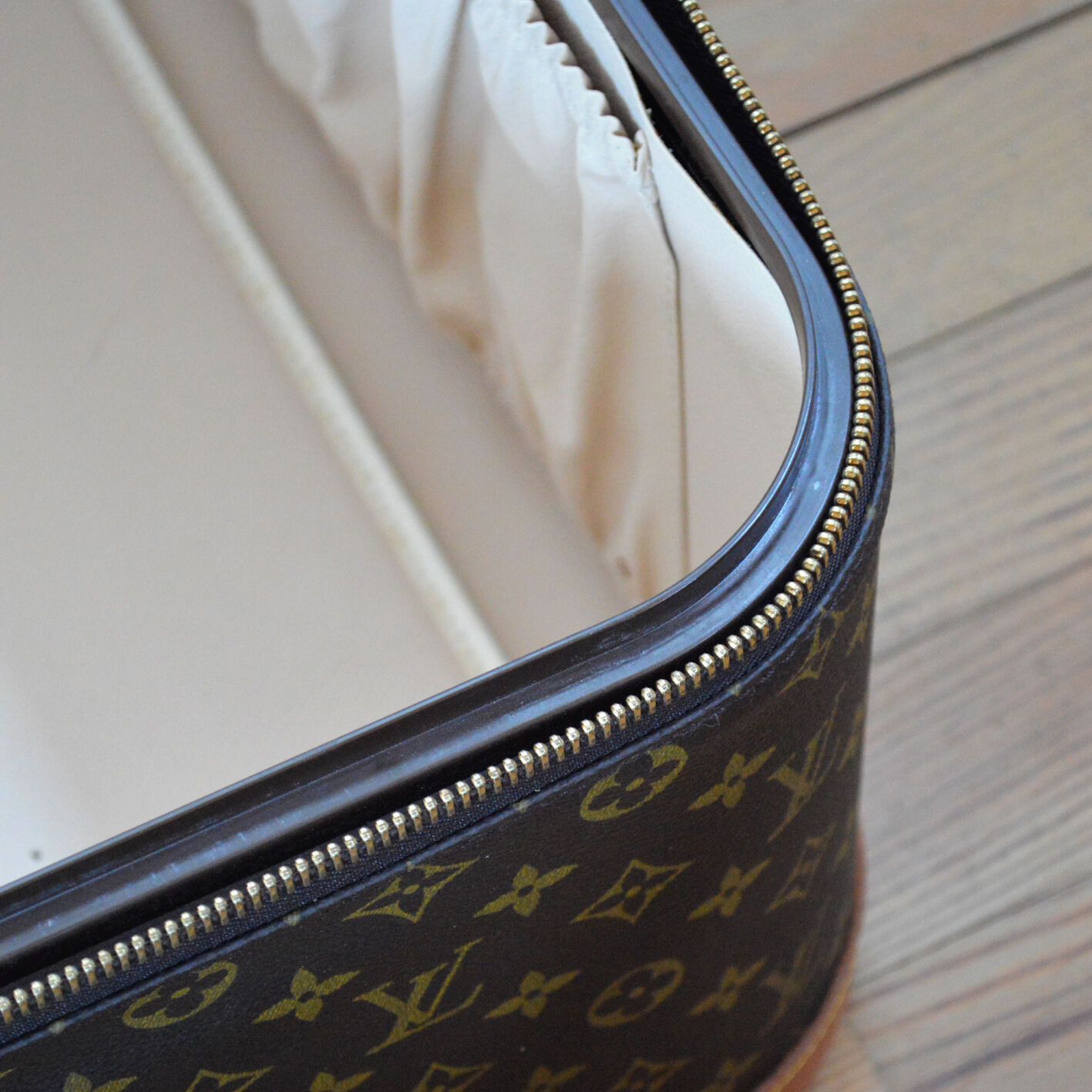 Louis Vuitton Stratos 80 suitcase