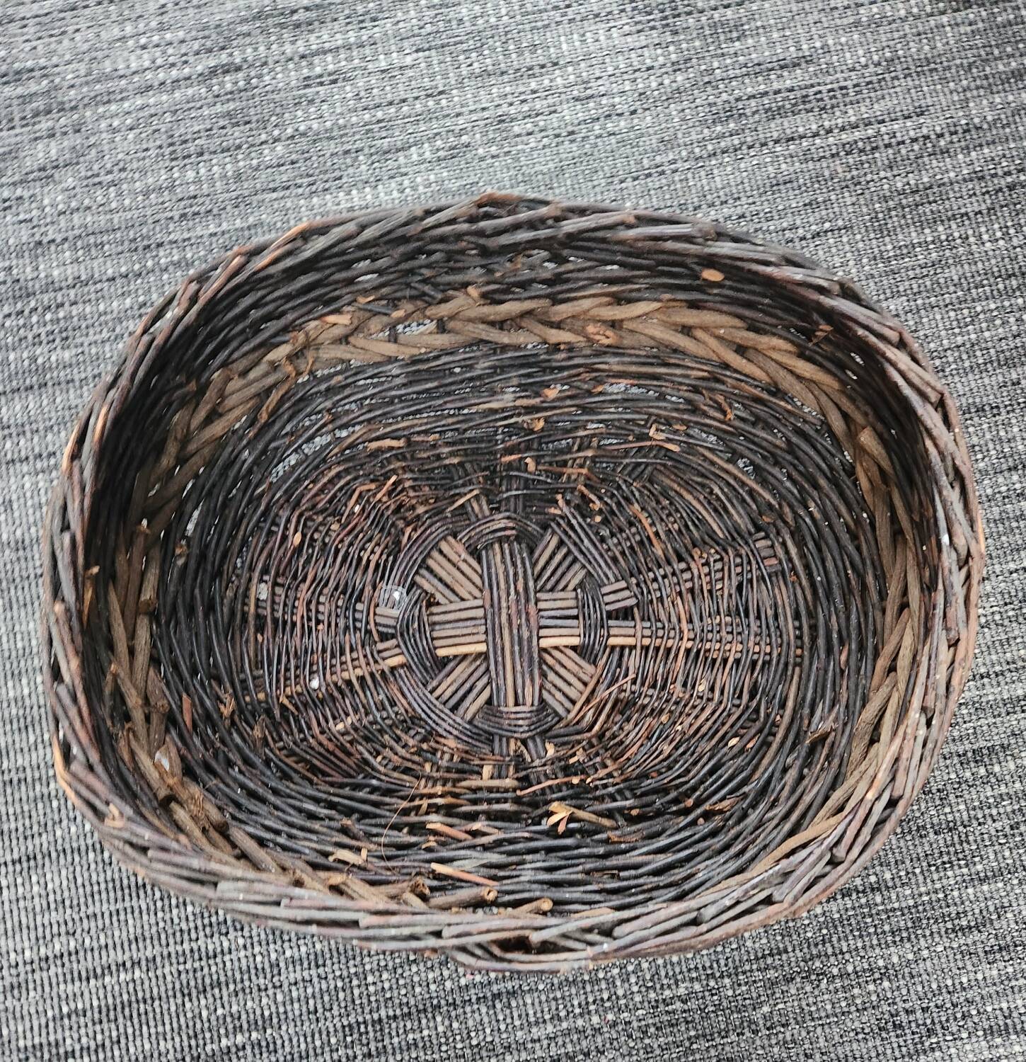 Oval wicker basket