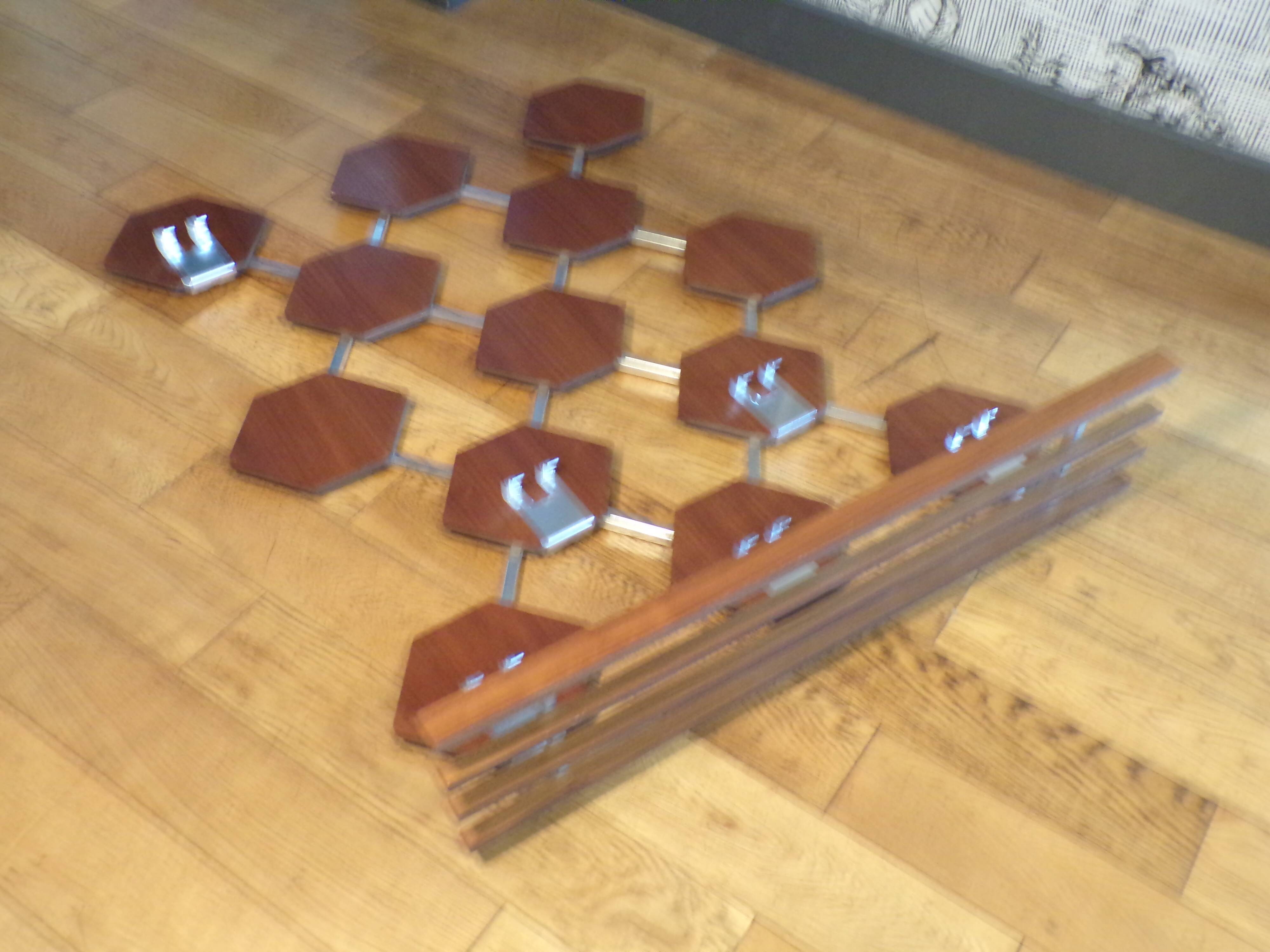 Portemanteau mural hexagones de teck 1970