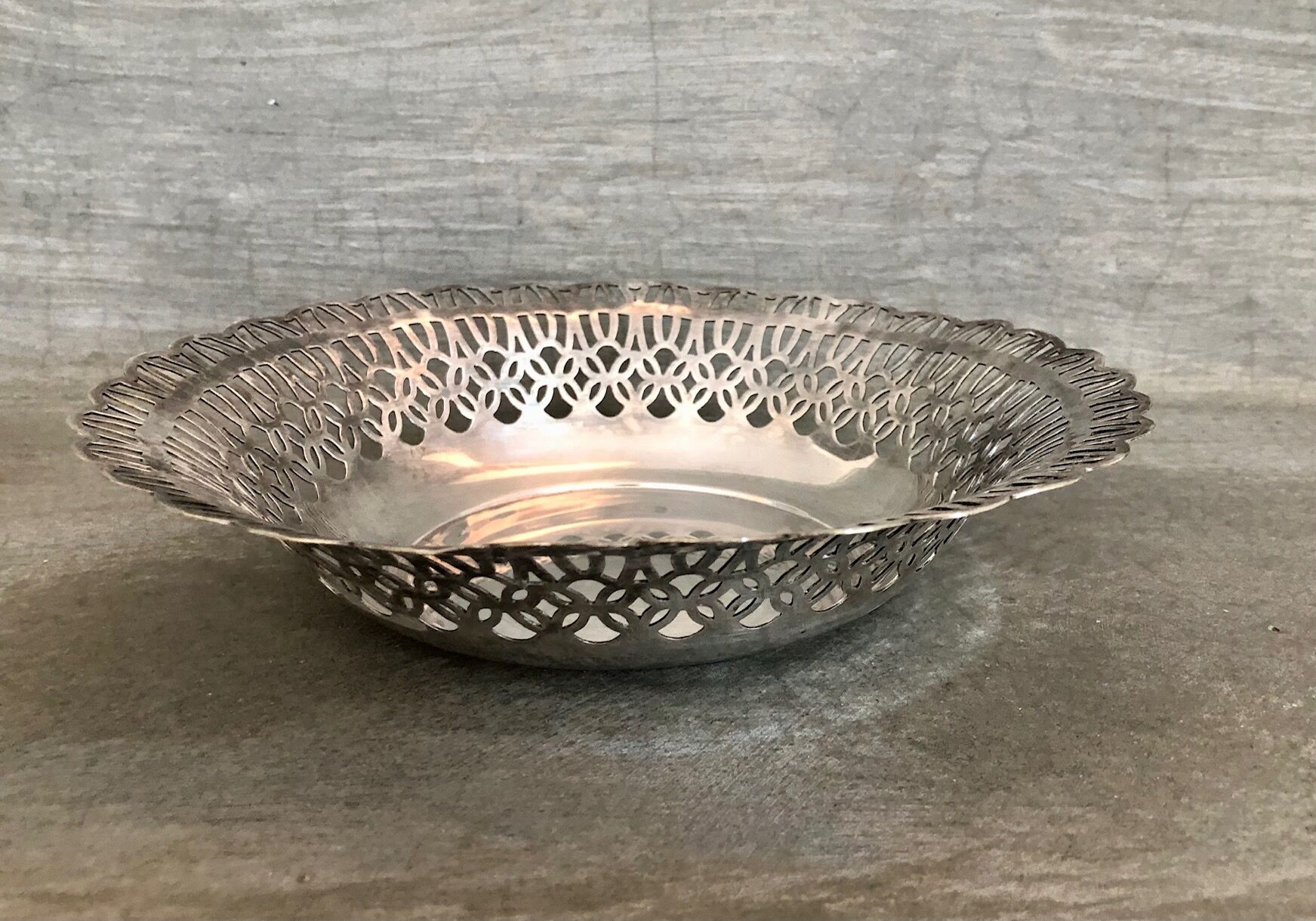 Round bread basket, silver metal