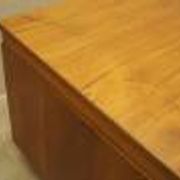 Bureau exécutif avec neuf tiroirs et surface extensible, placage de teck, Nipu, Danemark, années 1970.