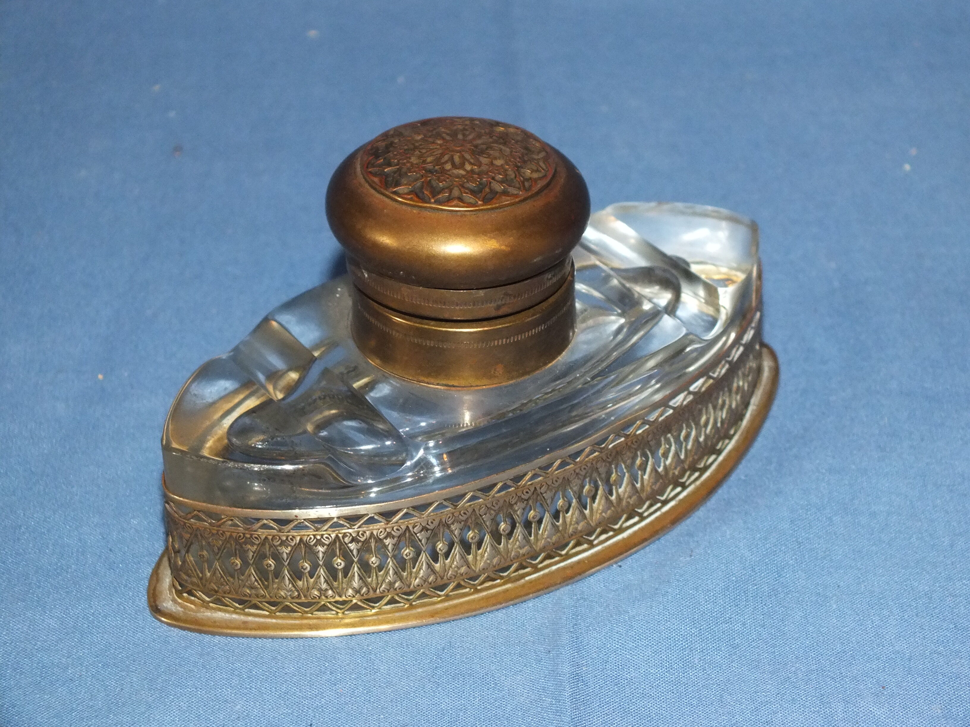 Ink shuttle 19th in crystal and golden brass