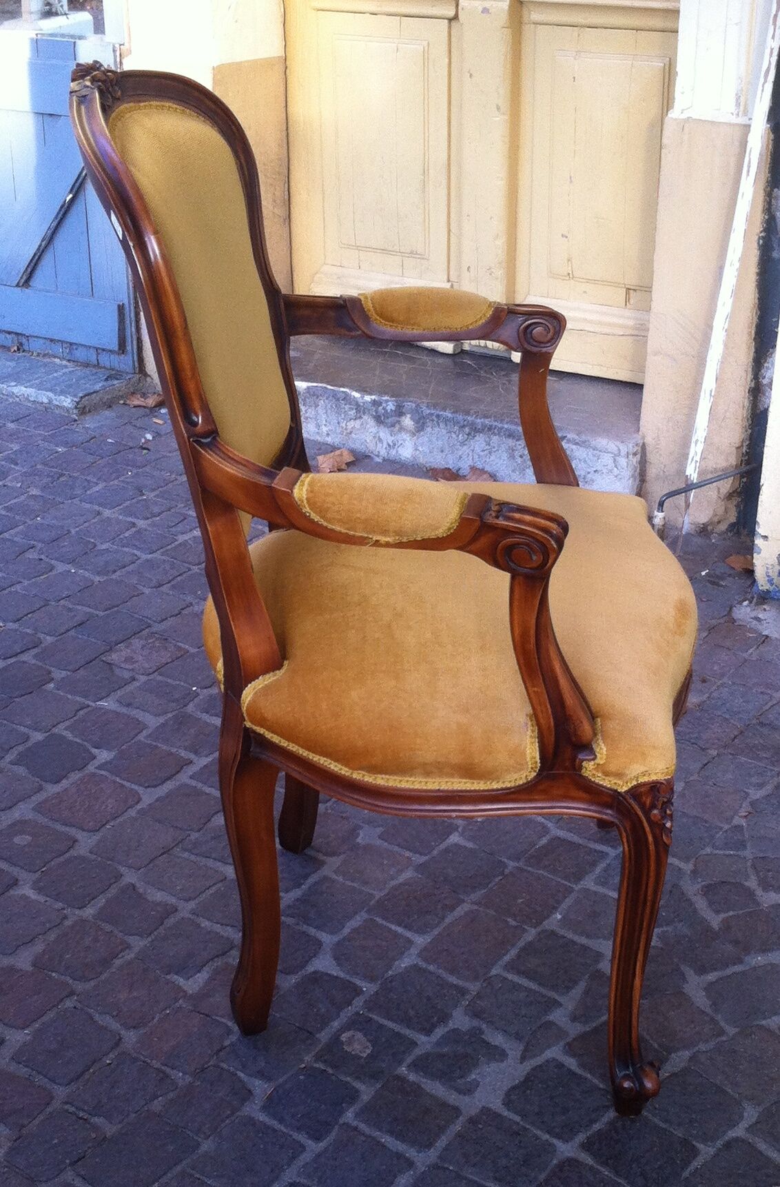 Fauteuil cabriolet style Louis XV