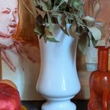 Vase en opaline sur pied début XXème