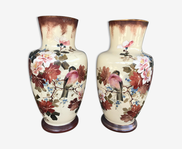 Paire de vases opaline émaillée début XXe