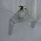 Table d'appoint en aluminium brossé sculptural, design contemporain minimaliste