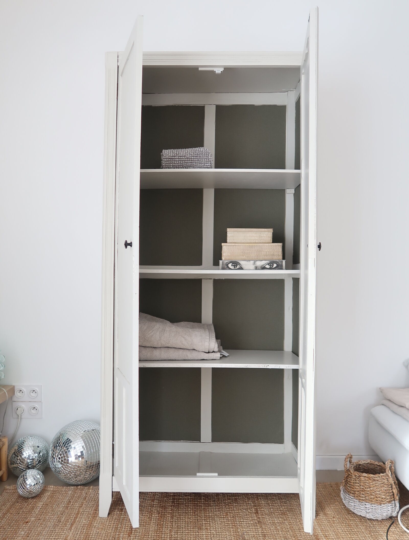Armoire parisienne