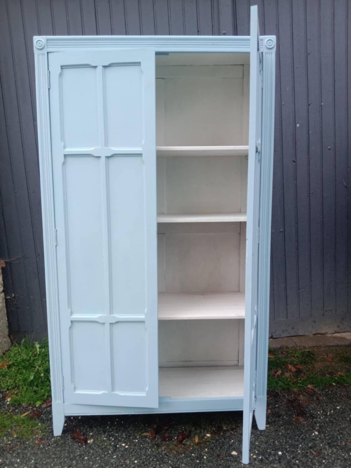 Petite Armoire parisienne bleu ciel