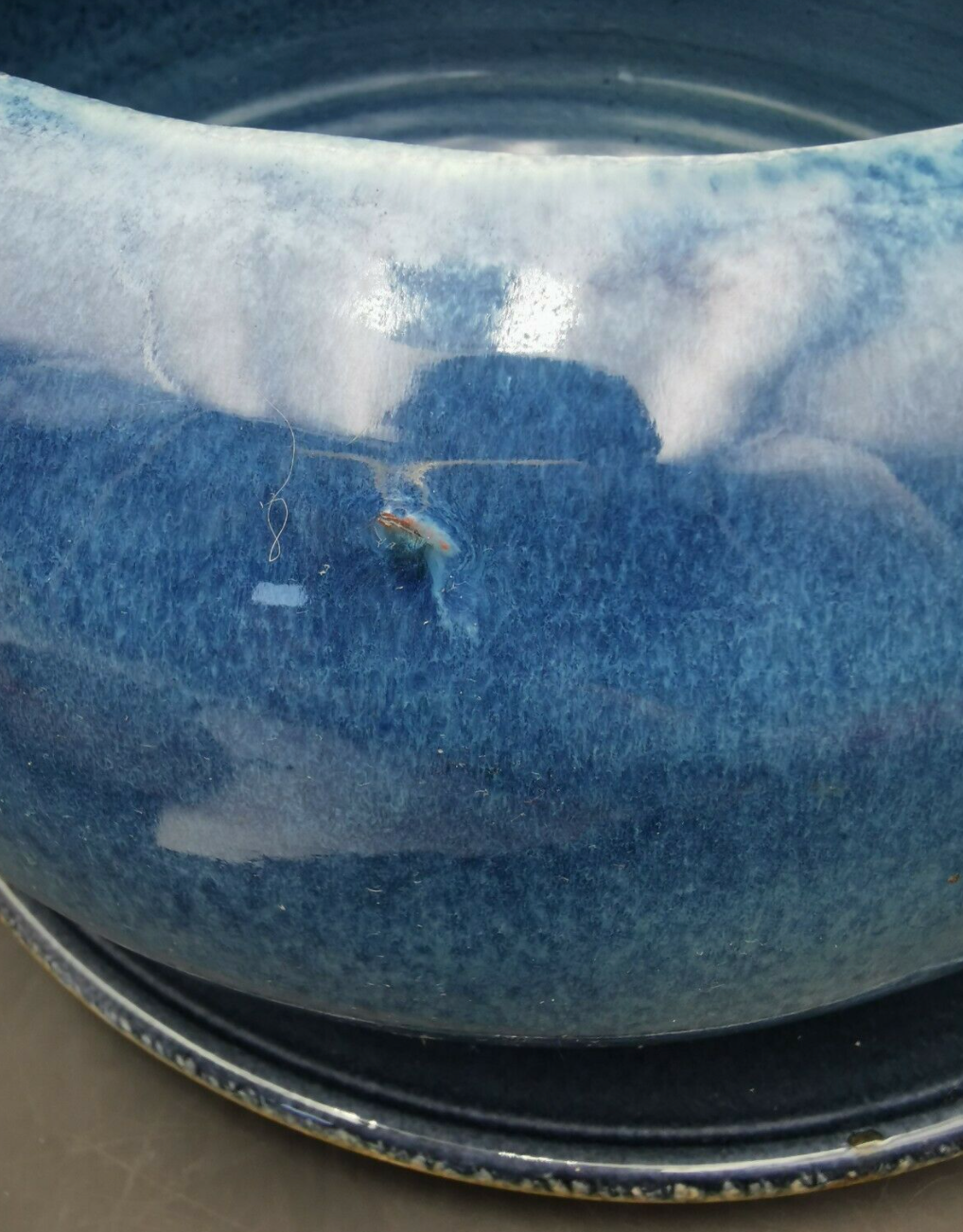 Blue ceramic bowl and its undercut