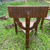 LOT 2 CHAIRS / 1 VINTAGE OAK BENCH WITH A TRIANGULAR SEAT