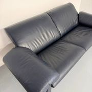 3-seater navy blue leather sofa, design by De Sede DS10, vintage 90s.