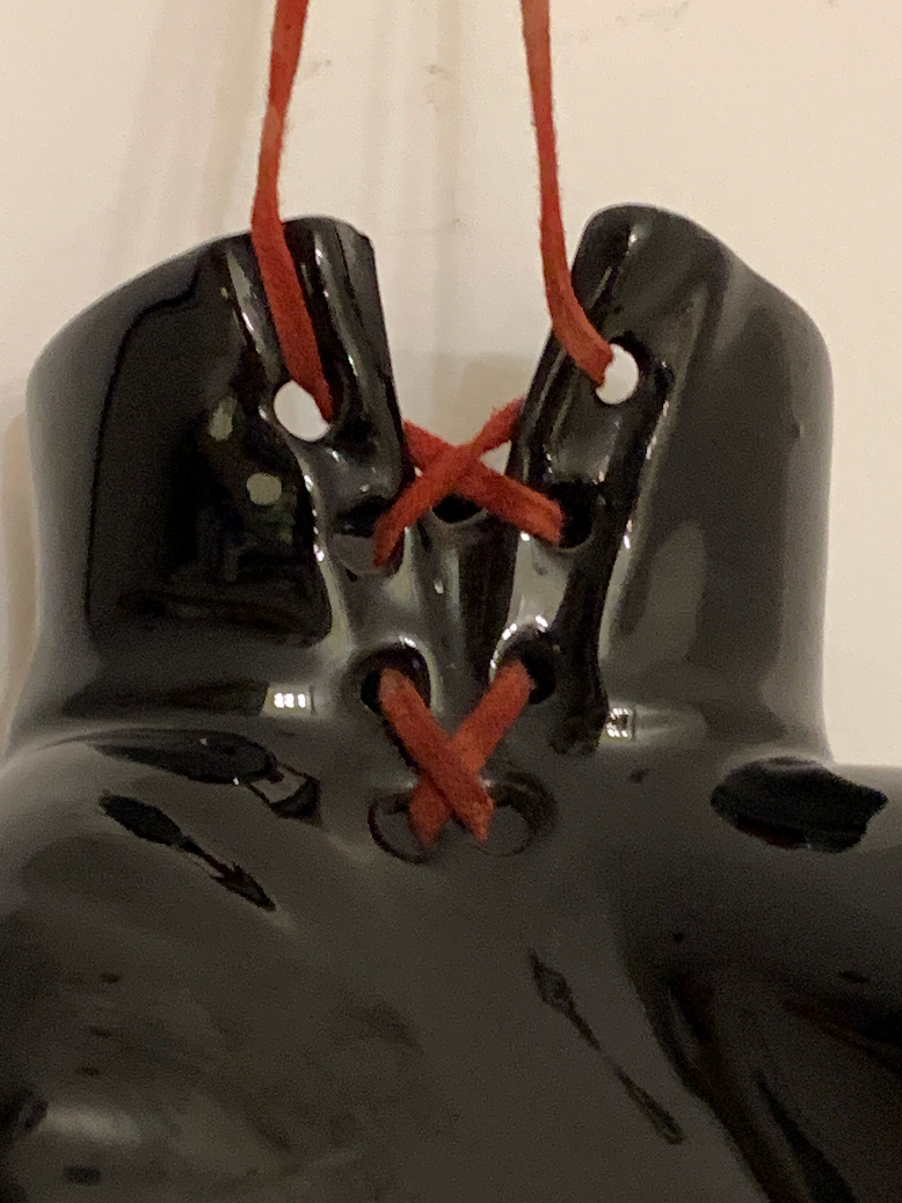 Ashtray or empty pocket in black ceramic, boxing glove JC. Peire, 1970