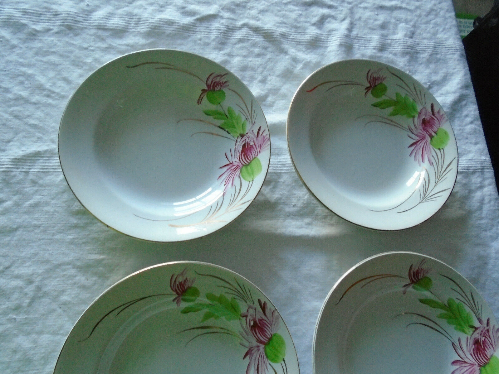 6 assiettes fleurs roses creuses anciennes Saint Amand faience