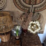 Golden metal flower wall lamp