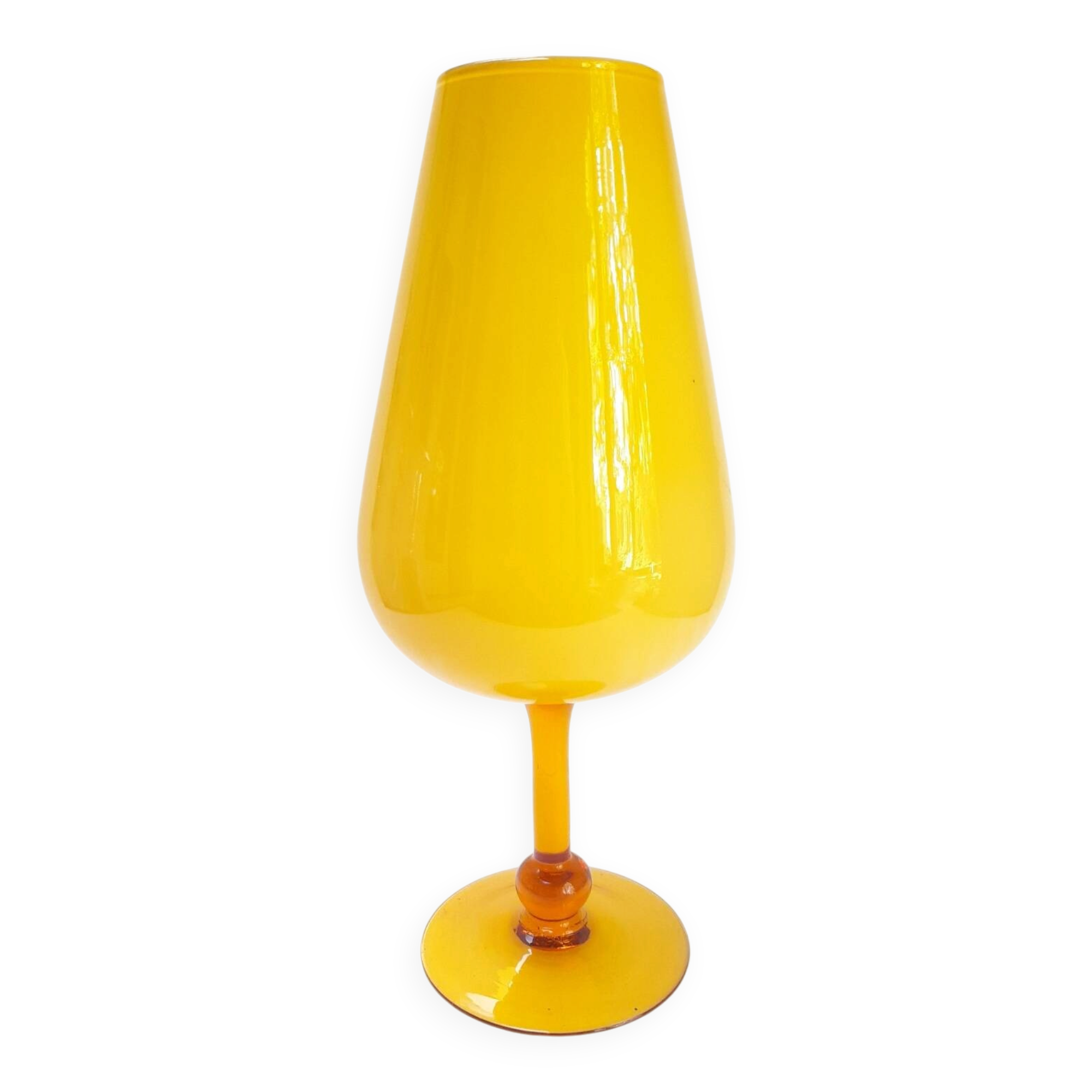 Large pedestal vase in yellow opaline