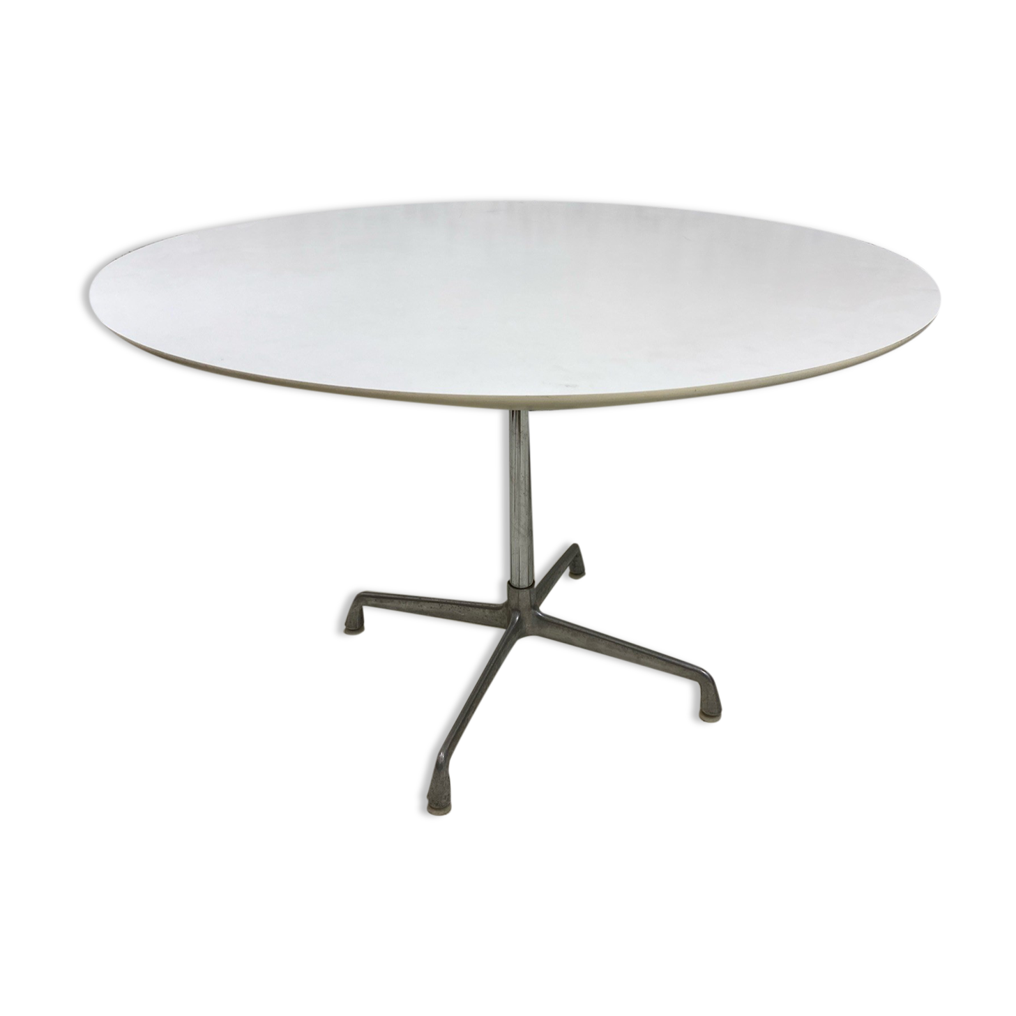 Round dining table, Eames Ray & Charles