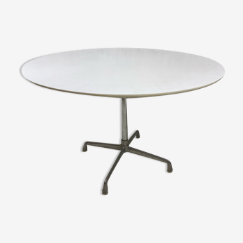 Round dining table, Eames Ray & Charles