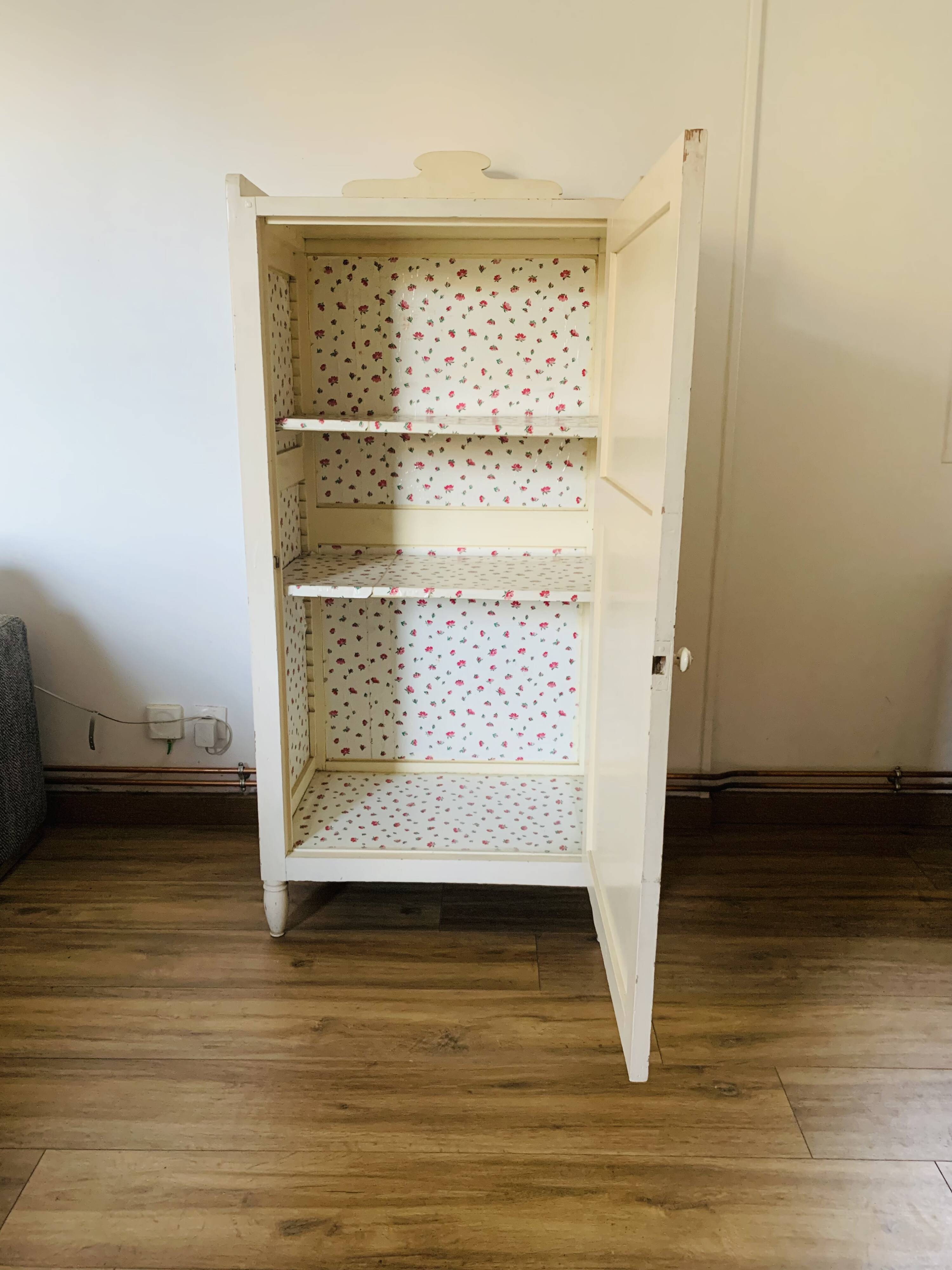 1-door wardrobe with cornice