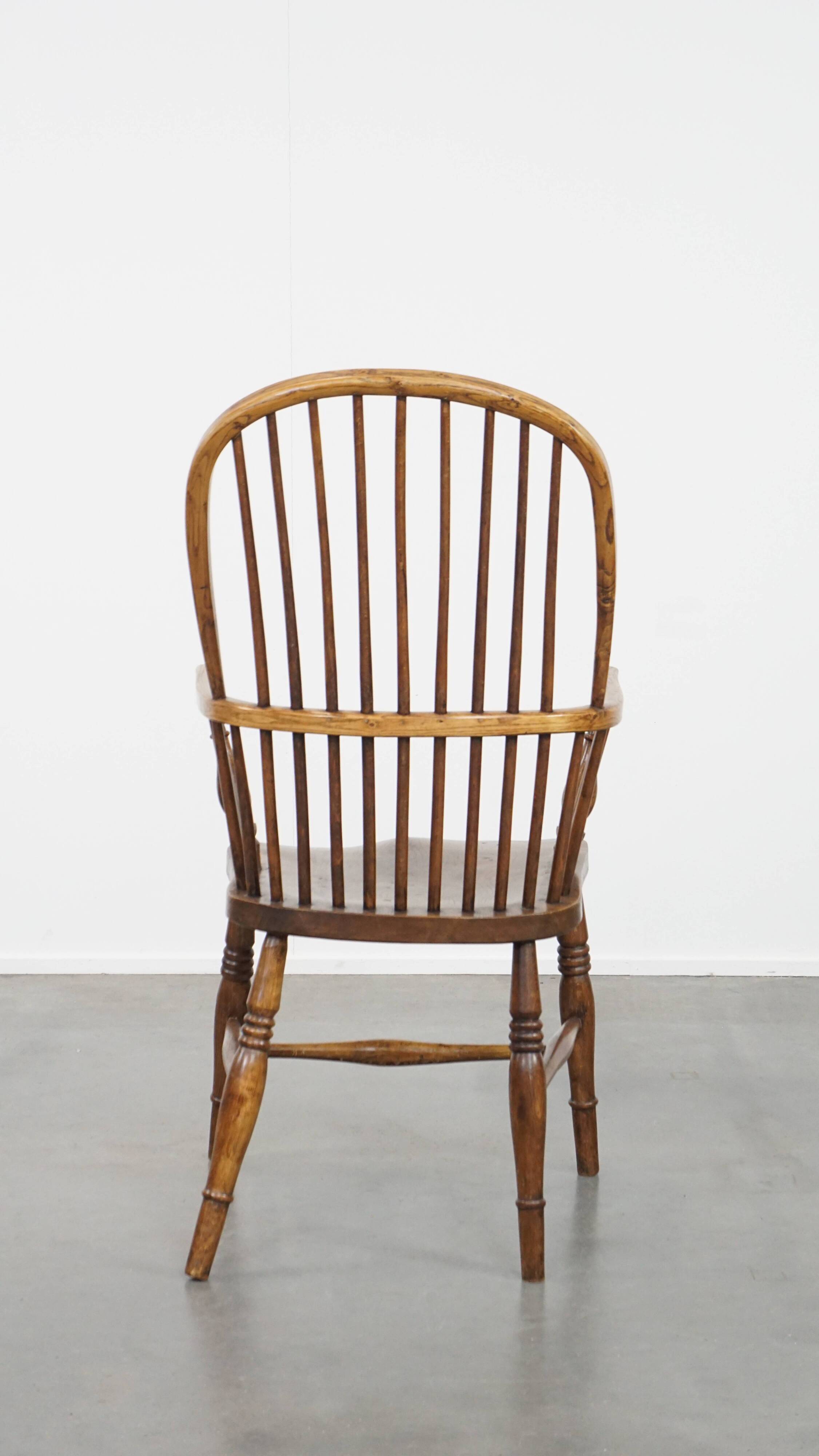 Antique English Windsor Chair from the 19th Century Made of Elm