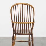 Antique English Windsor Chair from the 19th Century Made of Elm