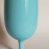 Vase à pied en opaline bleue vintage