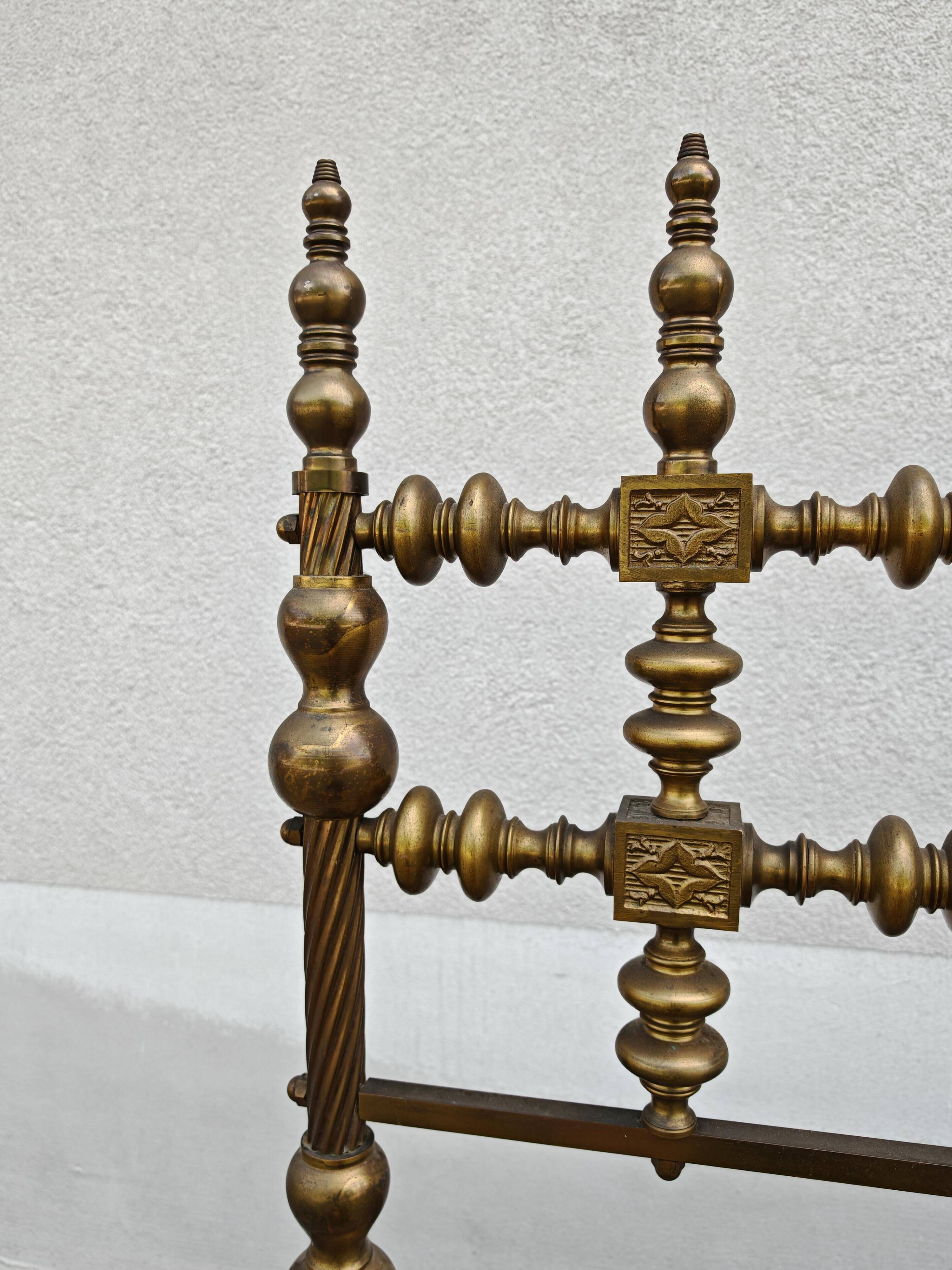 Lit en bronze et cuivre milieu du siècle attribué à Osvaldo Borsani