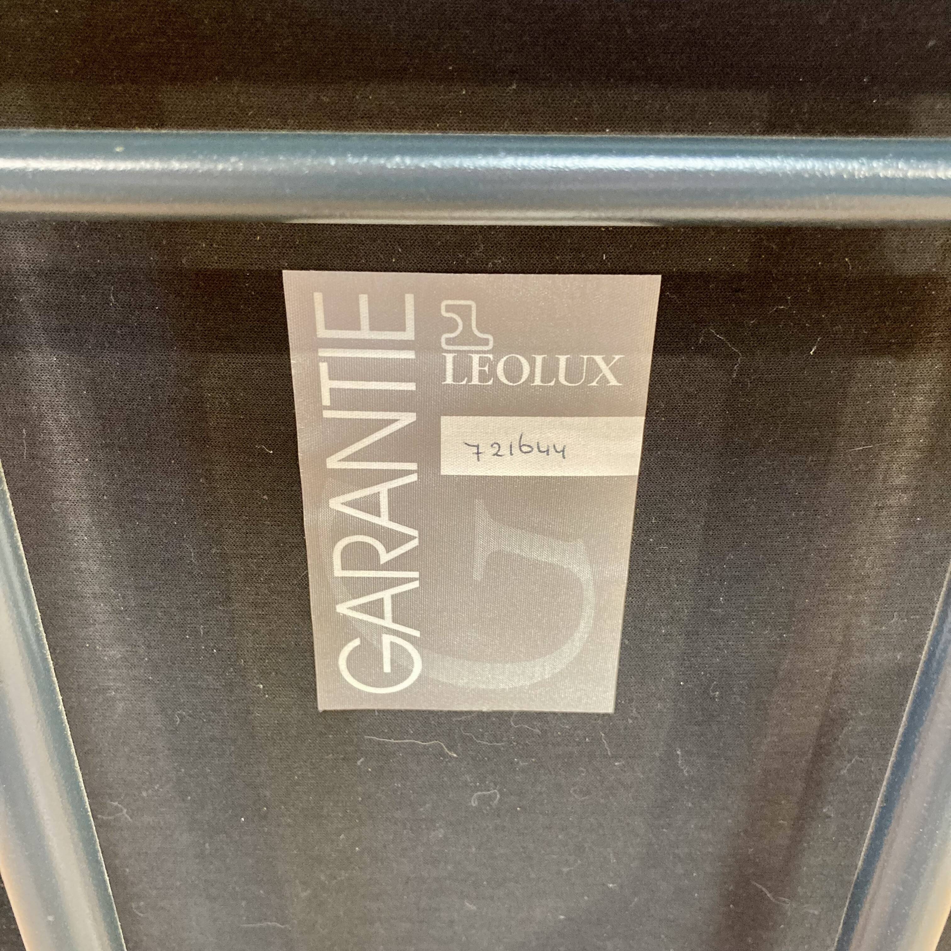 3 fauteuils en cuir et métal