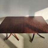 English dining room table in mahogany veneer late nineteenth with two extensions (from 1m80 to 2m80)