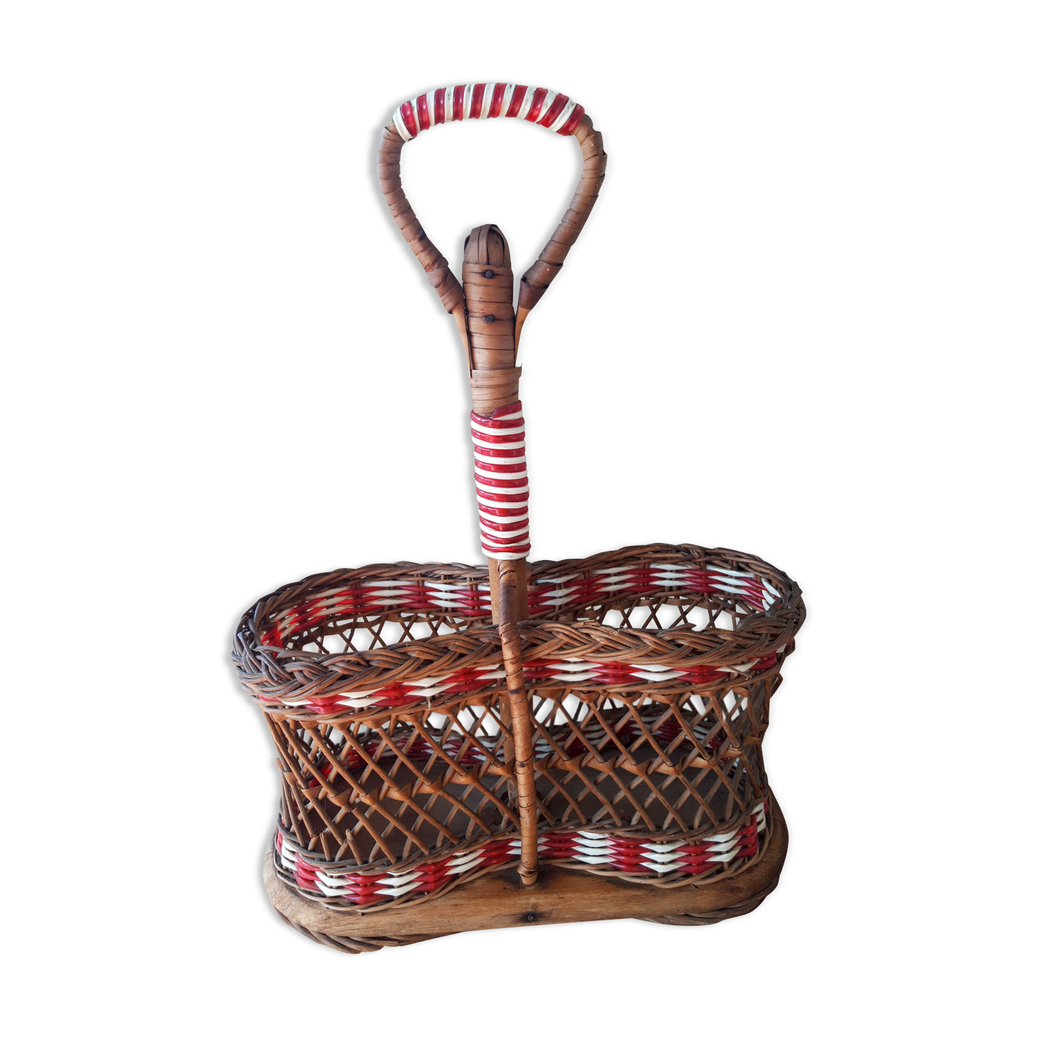 Bottle holder in braided wicker, rattan and scoubidou