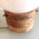 Lampe globe en opaline blanche sur socle bois
