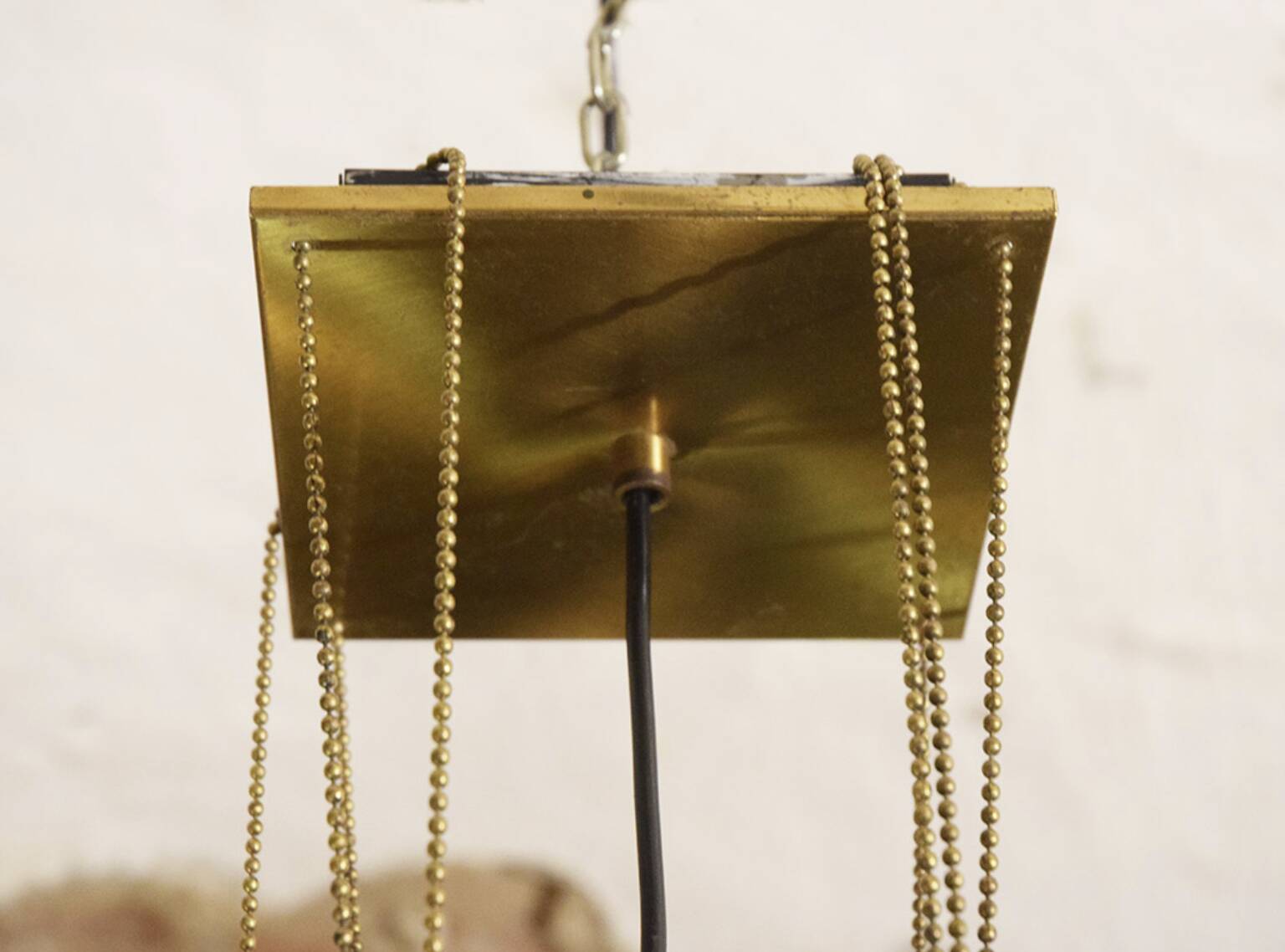 Large Lamperti chandelier made of fiberglass and brass from the 1970s.