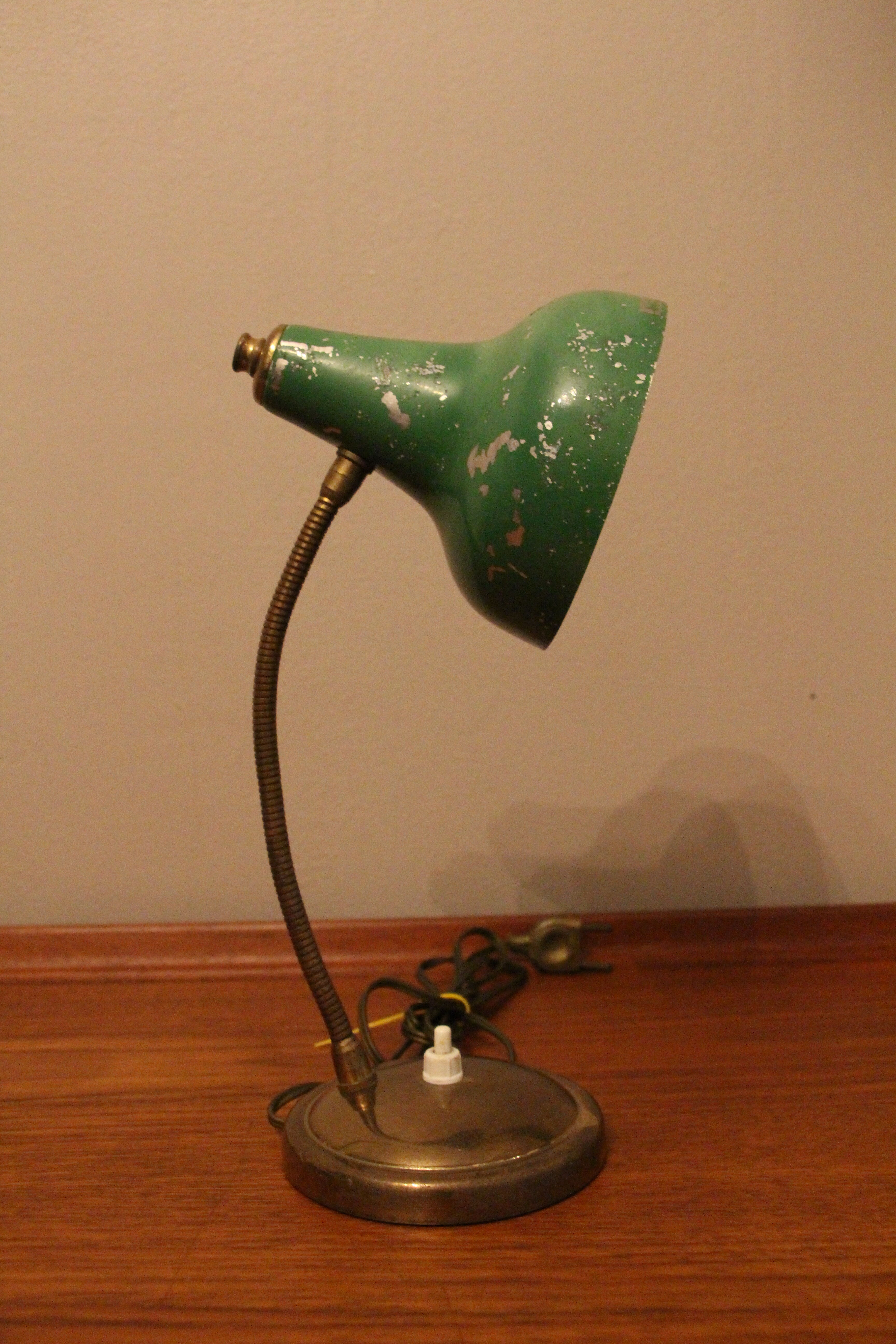 Green desk lamp 50's