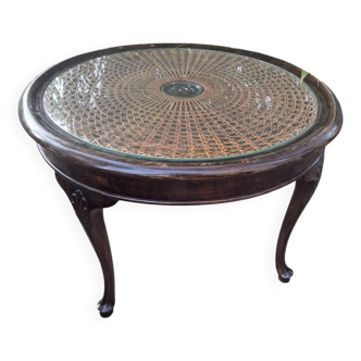Low pedestal table