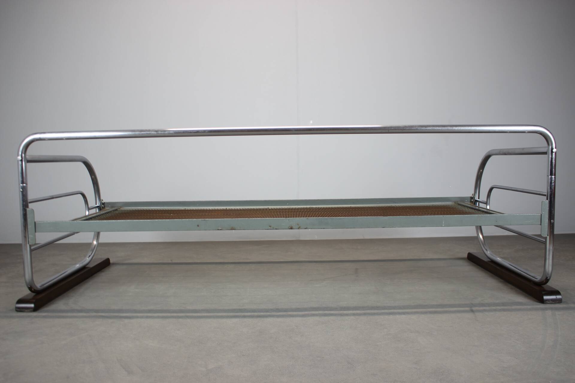 Three-seater tubular canapé Bauhaus by Slezák, Czechoslovakia, 1930s