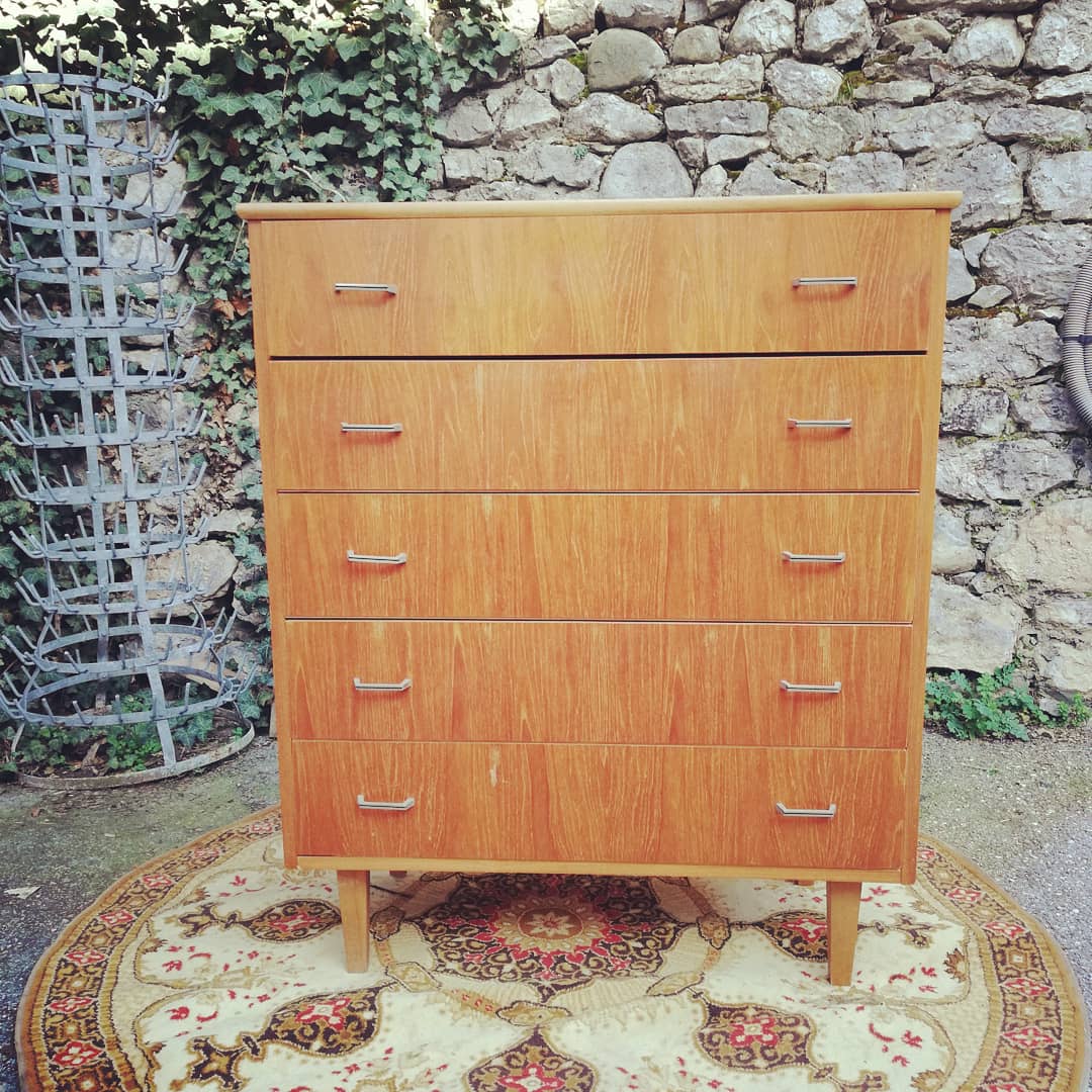 Vintage 1950s dresser