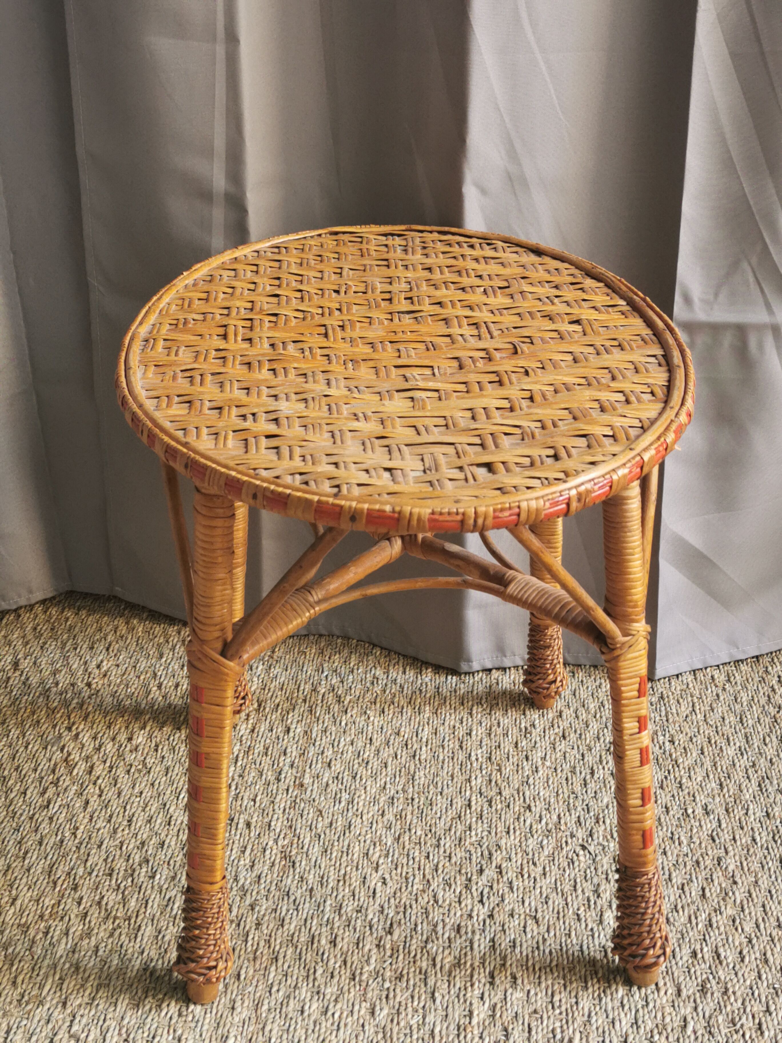 Vintage coffee table in ratine