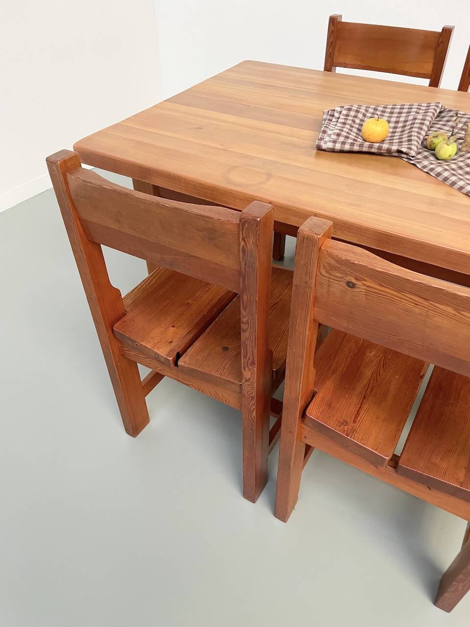 Set of table and 4 chairs, 60s mountain furniture